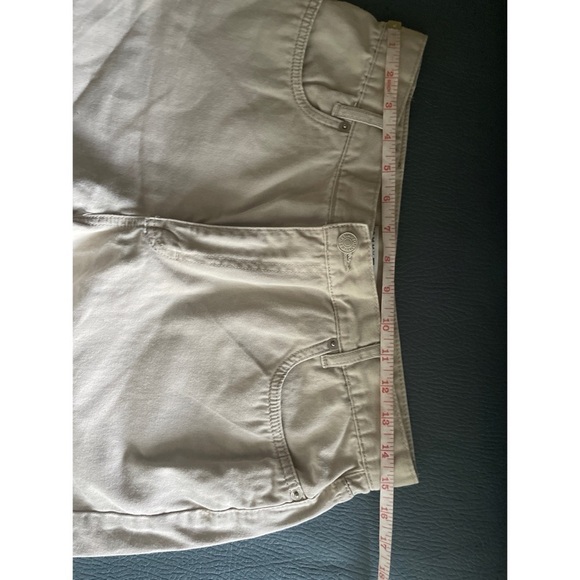๐SALE 4 for $10๐Tommy Hilfigers Shorts Size 10 - Picture 5 of 7